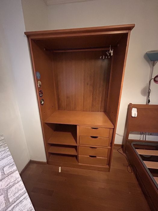 Cama e armario usados