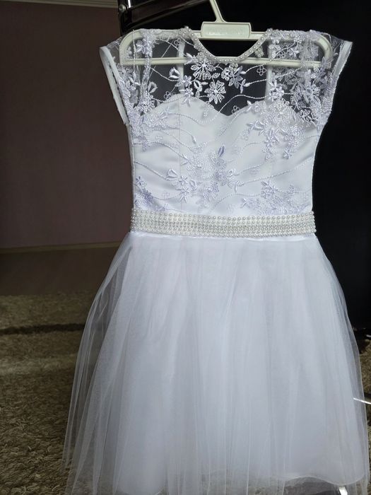 Святкова  сукня  для дівчинки