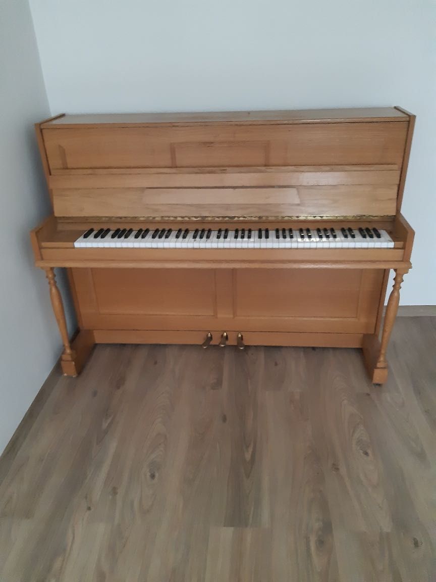 pianino CALISIA RETRO z 1984 roku sprzedam