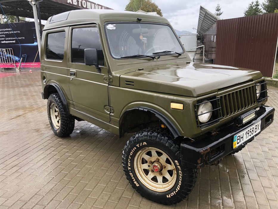 Автомобіль Сузукі Самурай