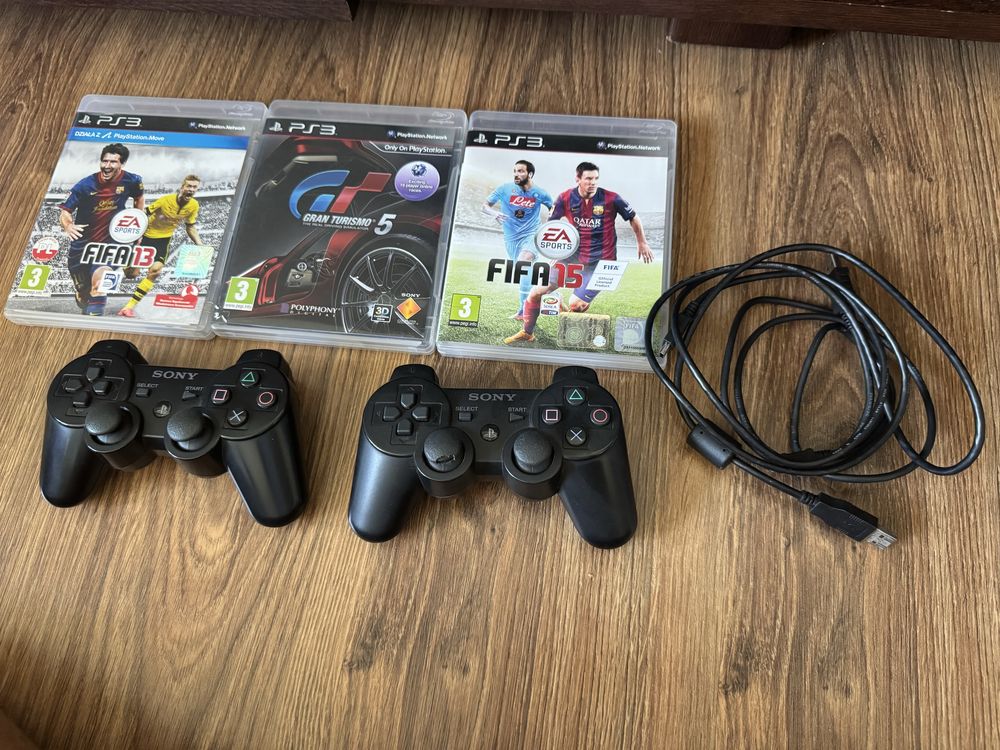 Play Station 3 plus gry plus dwa pady .