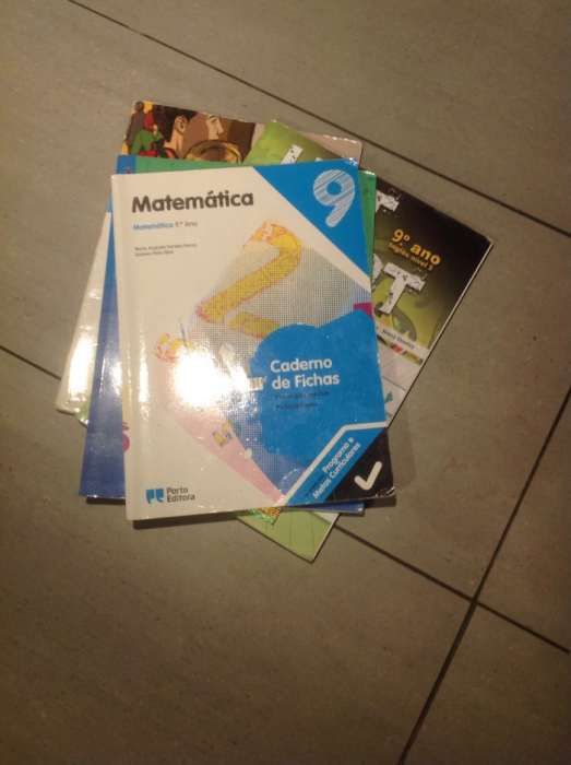 Livro de Moral 9°ano ("Quero ser!") + C.A de matemática, inglês e pt