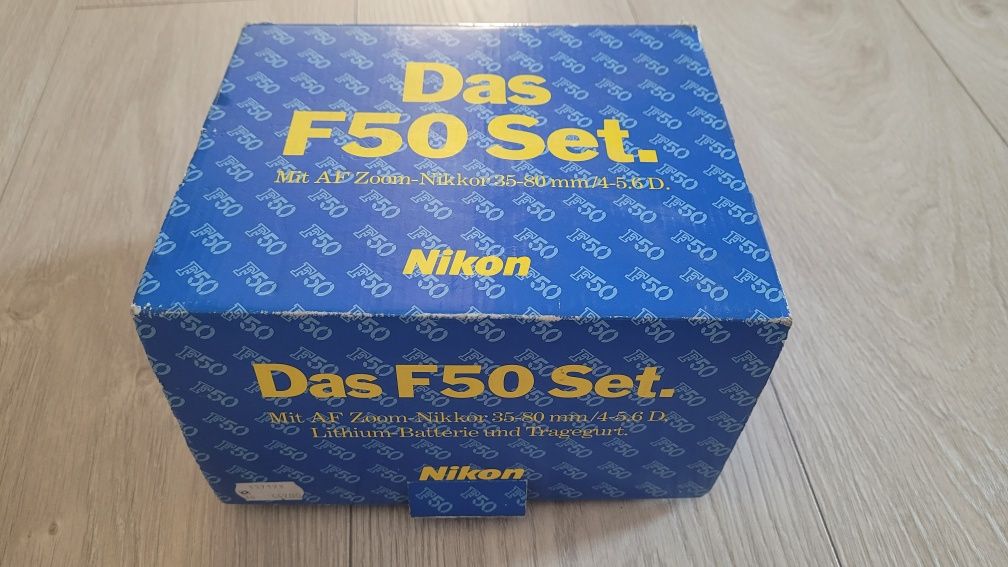Nikon F50 z obiektywem
