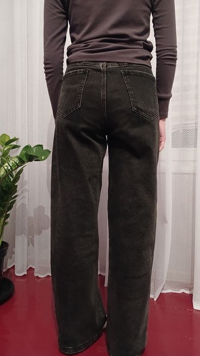 Джинсы тёмно-серые,свободного кроя