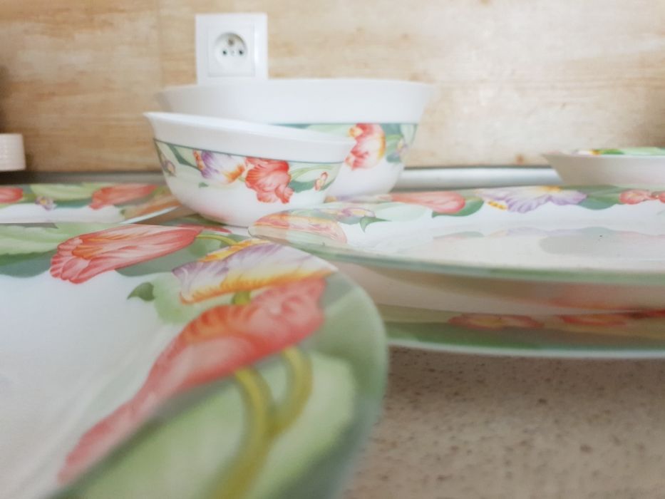 ŚWIĄTECZNY komplet obiadowo deserowy na 24 osoby, nasycone barwy,