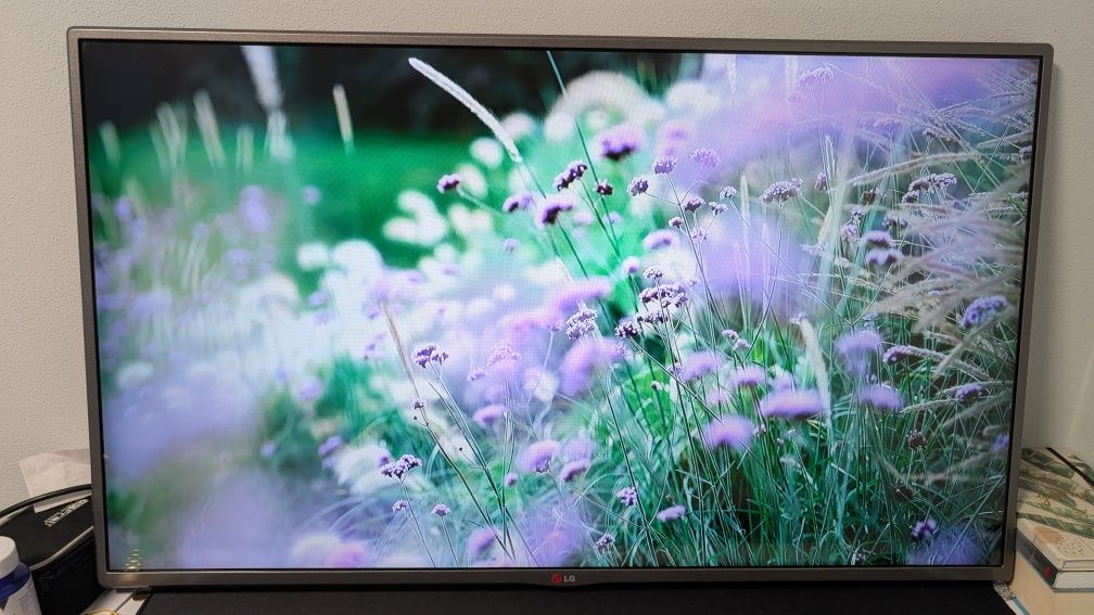 Телевізор LG 42lb561v 42 дюйми
