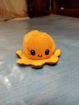 Peluche polvo que vira feliz e zangado
