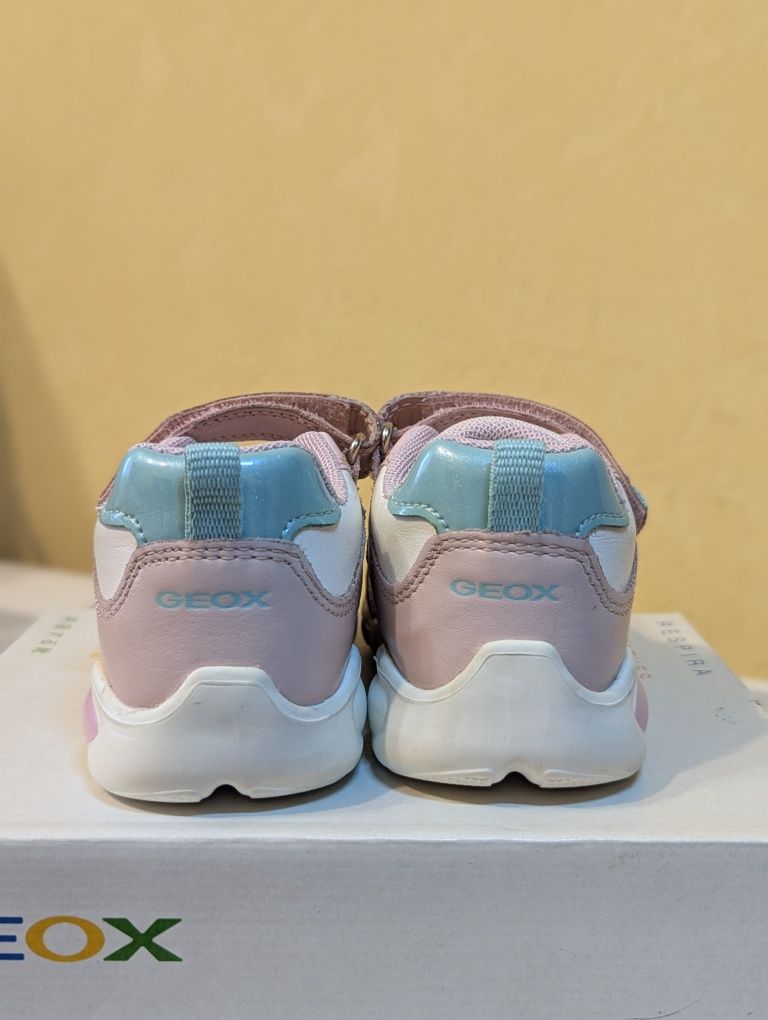 Кросівки Geox для дівчинки 23р