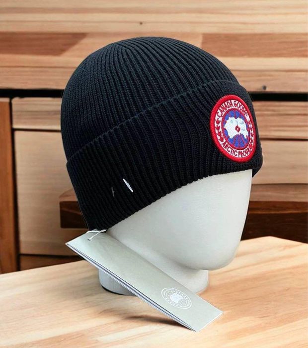 Шапка Canada Goose чоловіча чорна і синя шапка канала гес чорна і синя