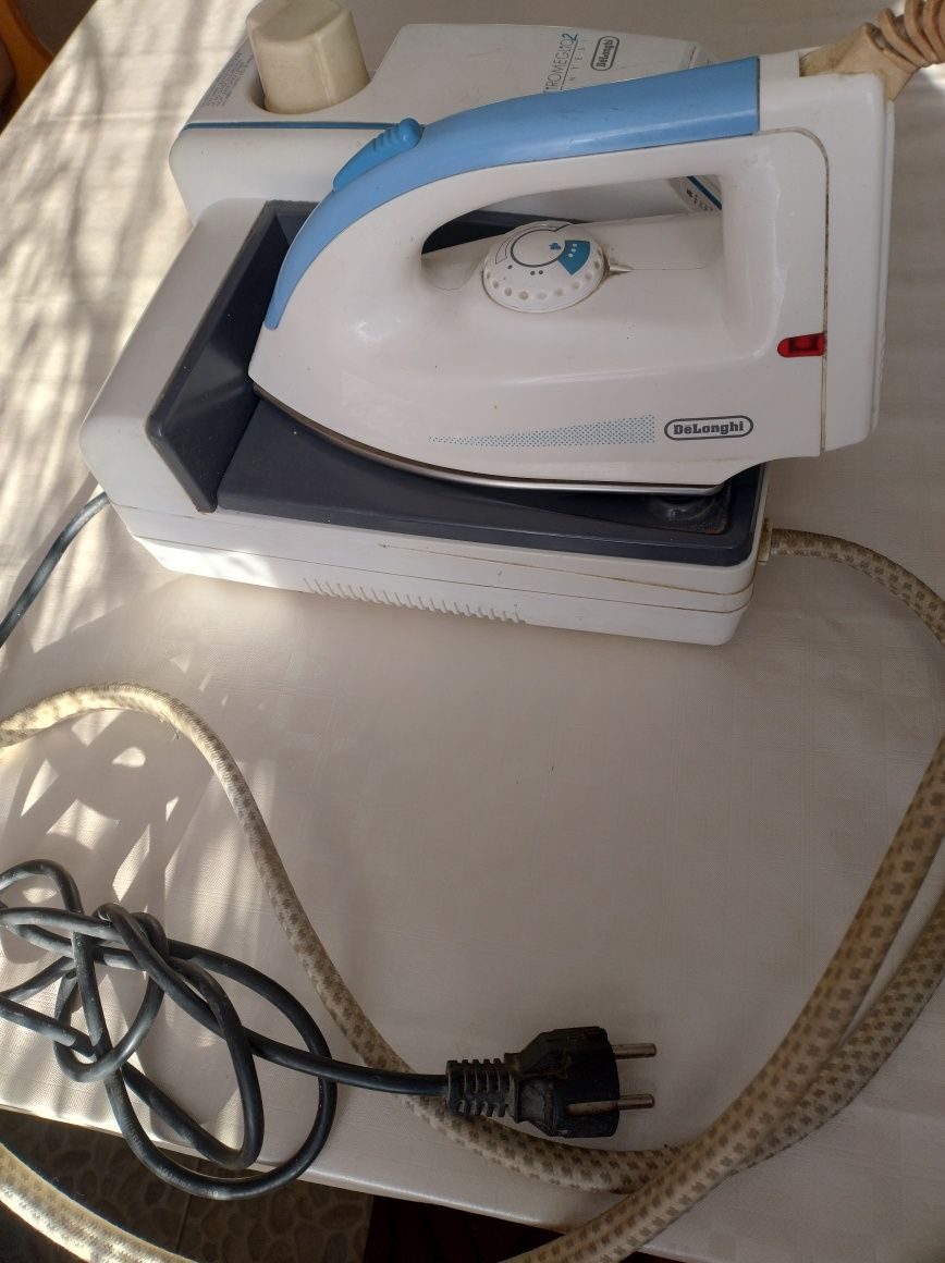 Żelazko ze stacją parową DeLonghi