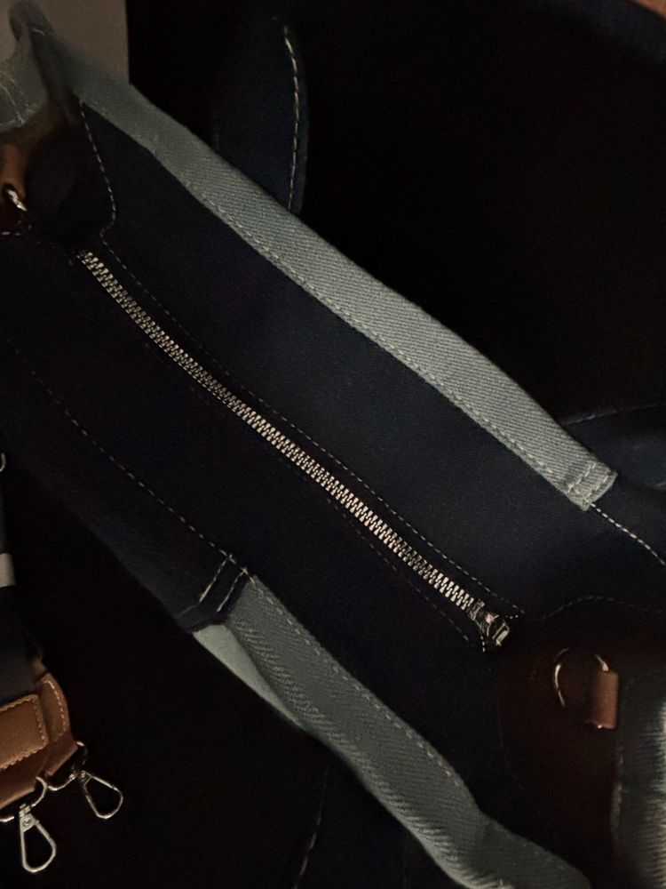 Mala tira como “THE TOTE BAG”