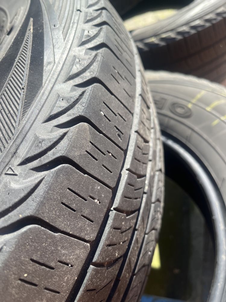 літні шини 255/65R17 Kumho Road venture в гарному стані