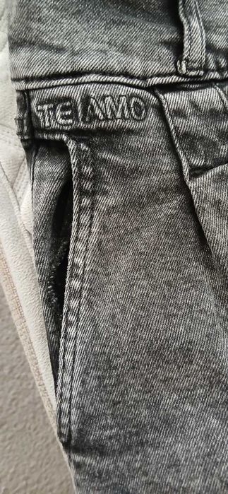 Жіночі джинси мом в гарному стані