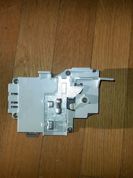 Замок люка Indesit/Ariston, 16001300106