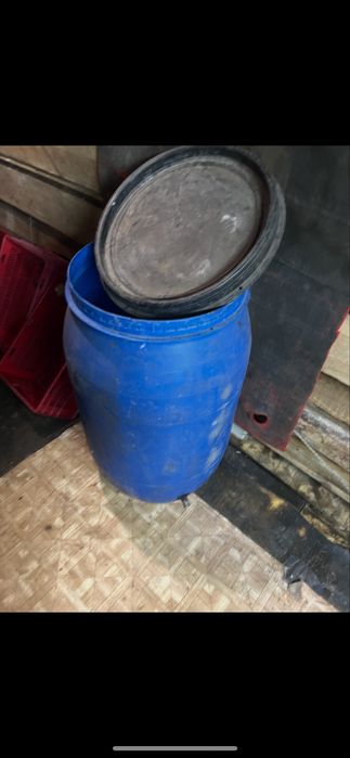 Пластиковая бочка 200 л.(пищевая) с краном.