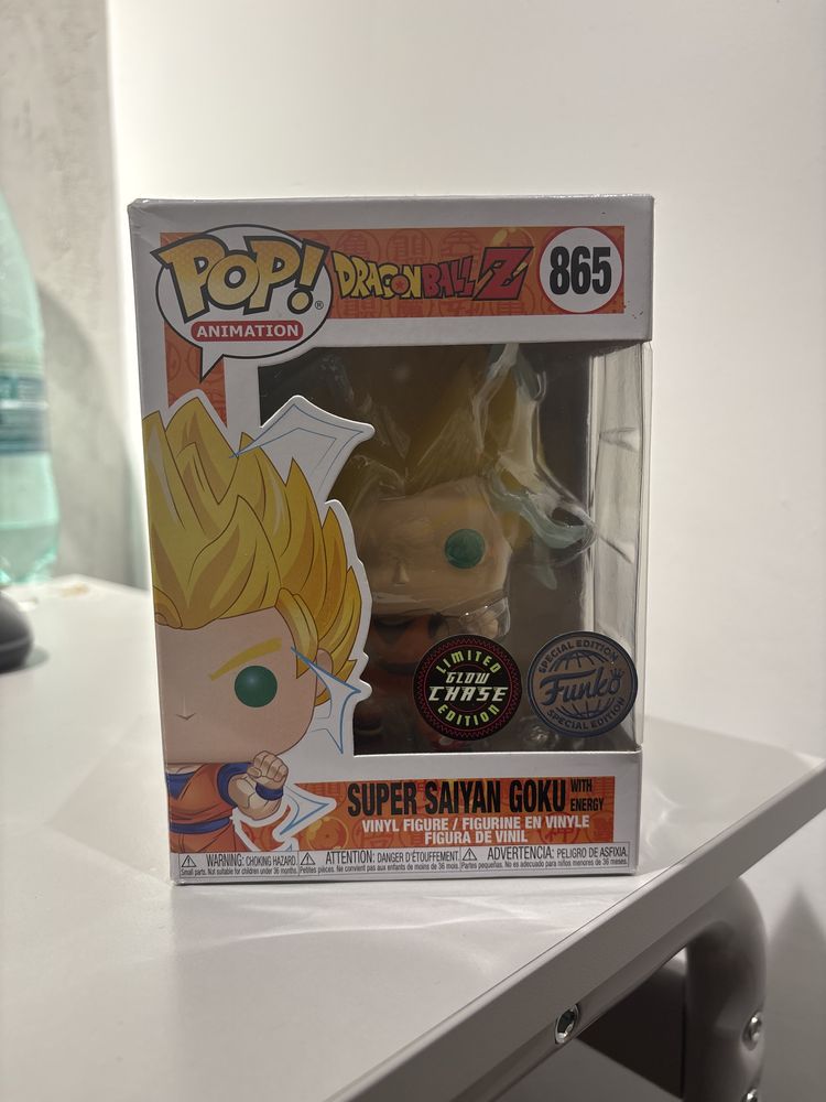 Funko POP Super Saiyan Goku with energy (glow chase edition)