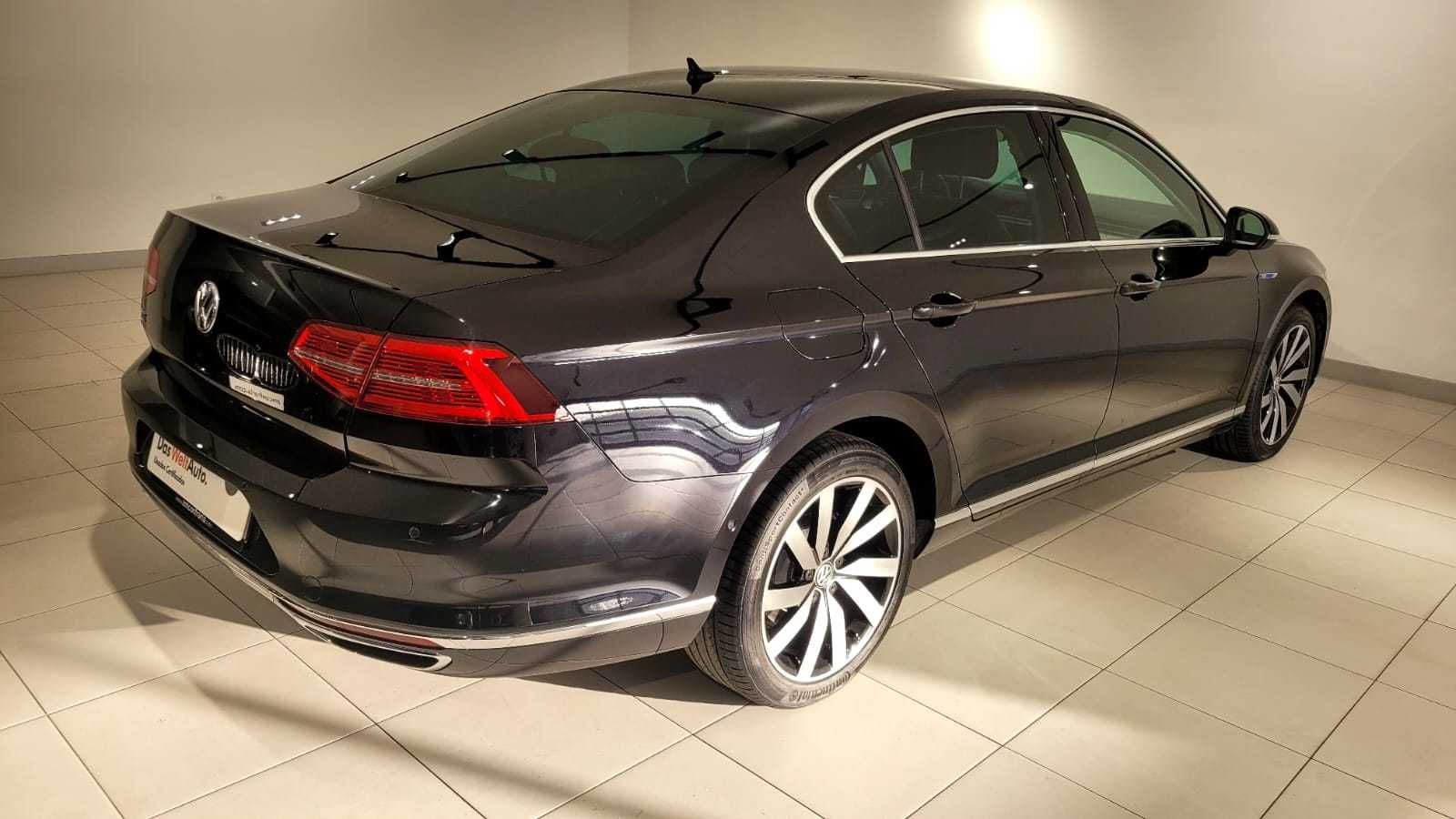 VW Passat GTE Sedan