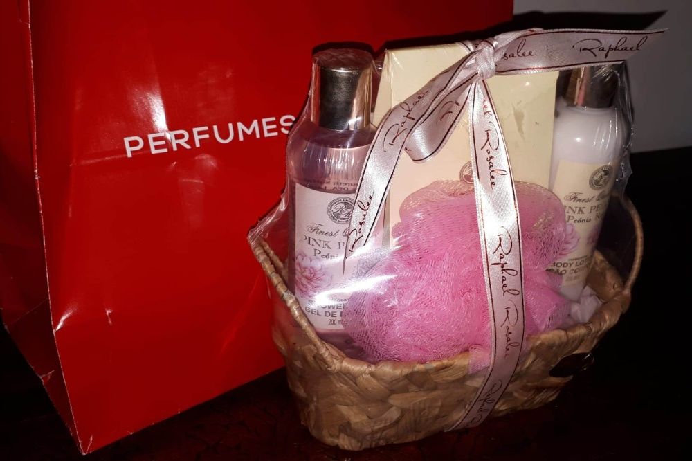 Conjunto "Perfumes&Companhia" Novo