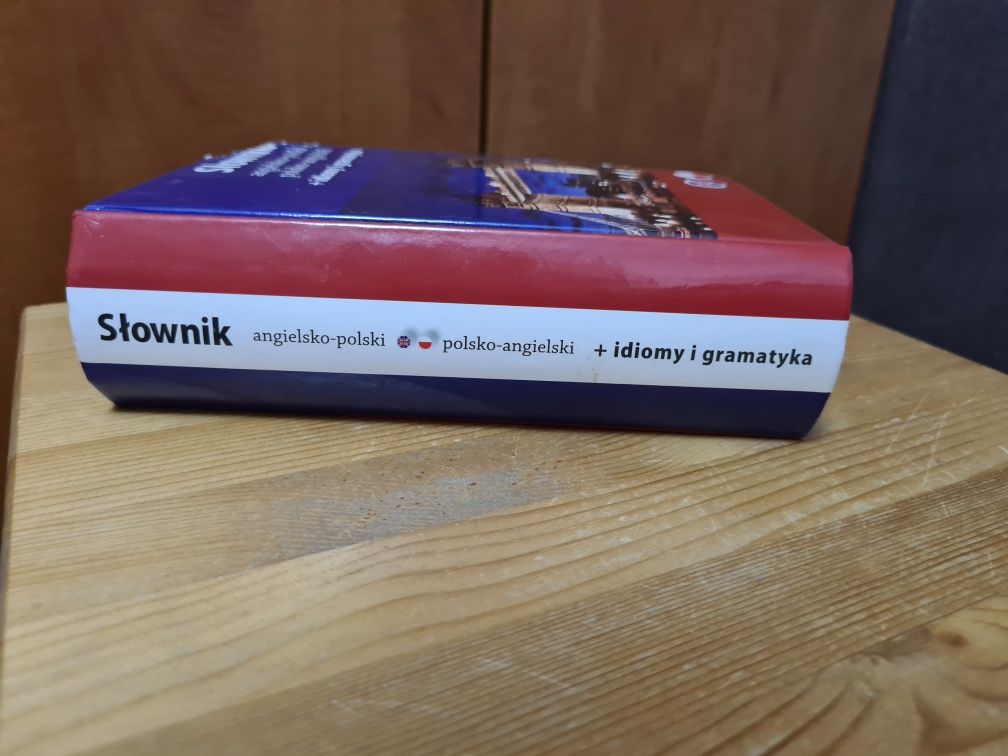Słownik angielsko-polski polsko-angielski + idiomu i gramatyka