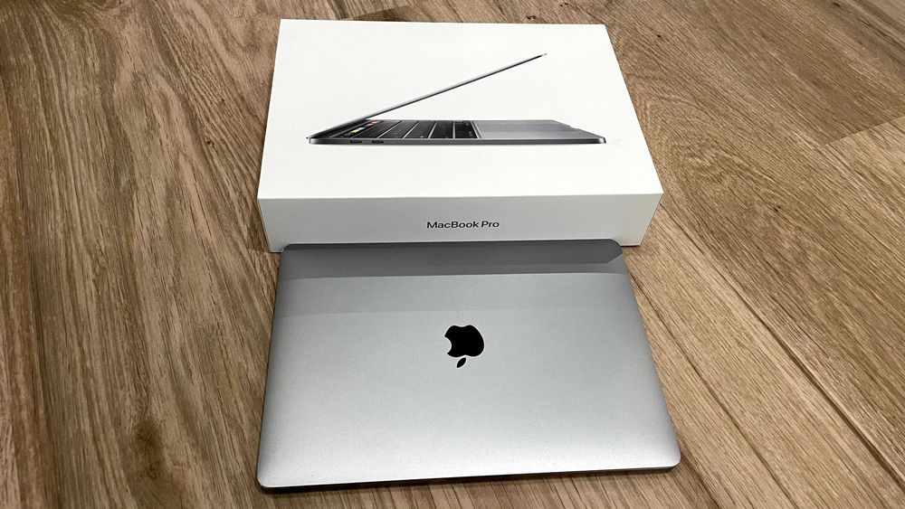 Macbook Pro 2020 1.7 ghz, 16GB de RAM, 256 GB de disco