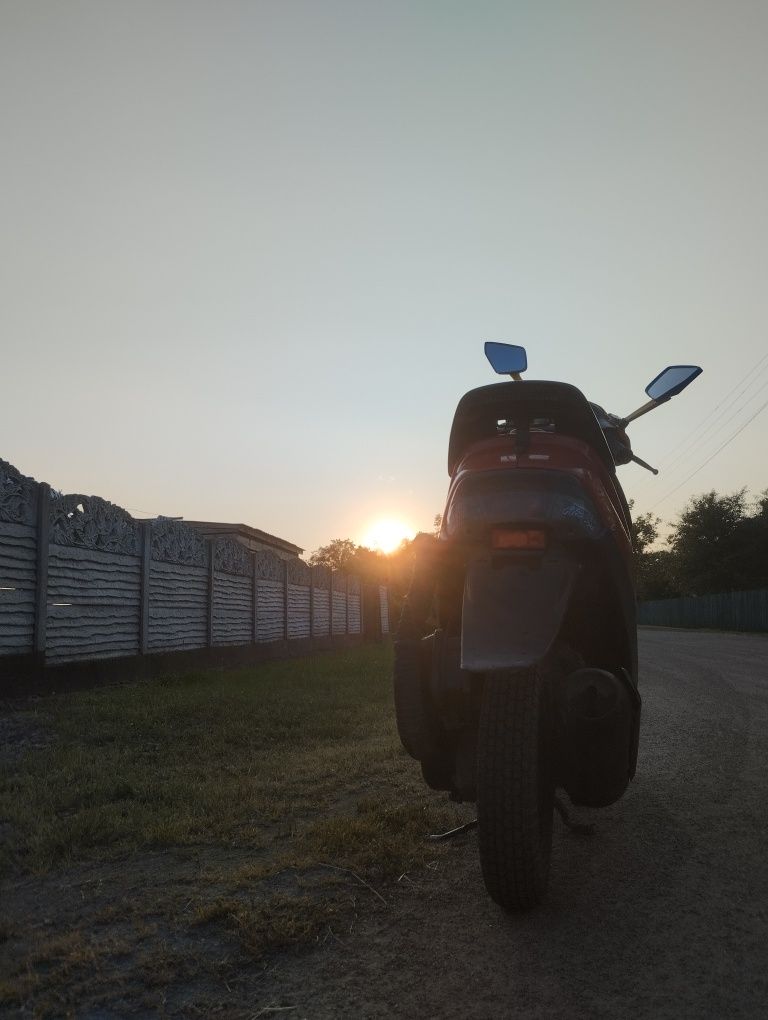 Продаєця скутер Хонда. Діо 28