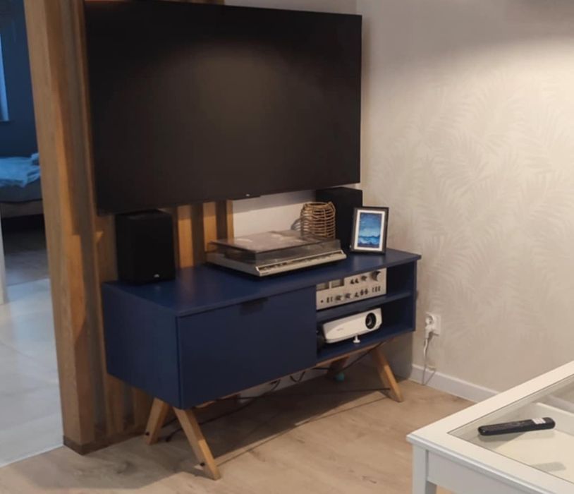 Szafka RTV pod telewizor marki Minko