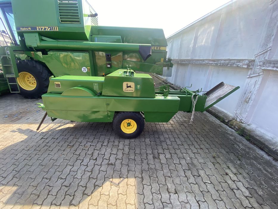 прес підбирач John Deere 332