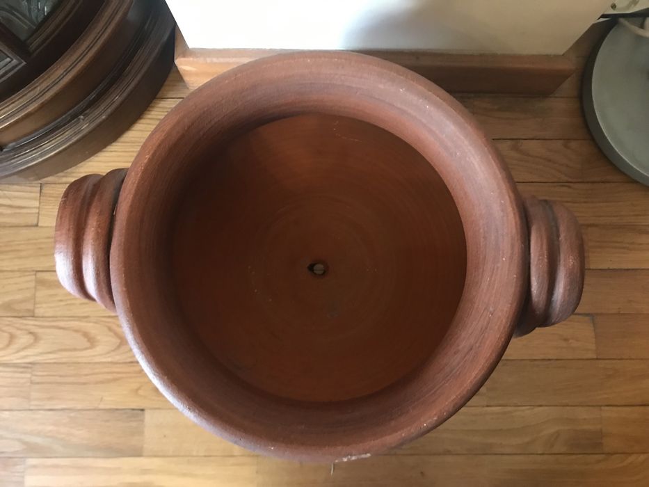 Jarro de barro vermelho