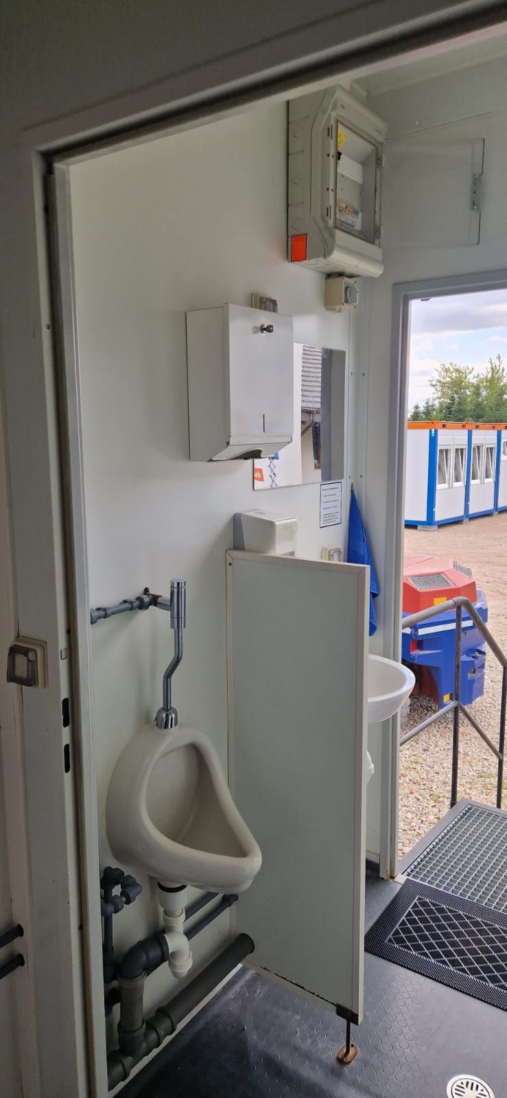Kontener sanitarny 3mx2,45m WC prysznic  szambo pod kontener