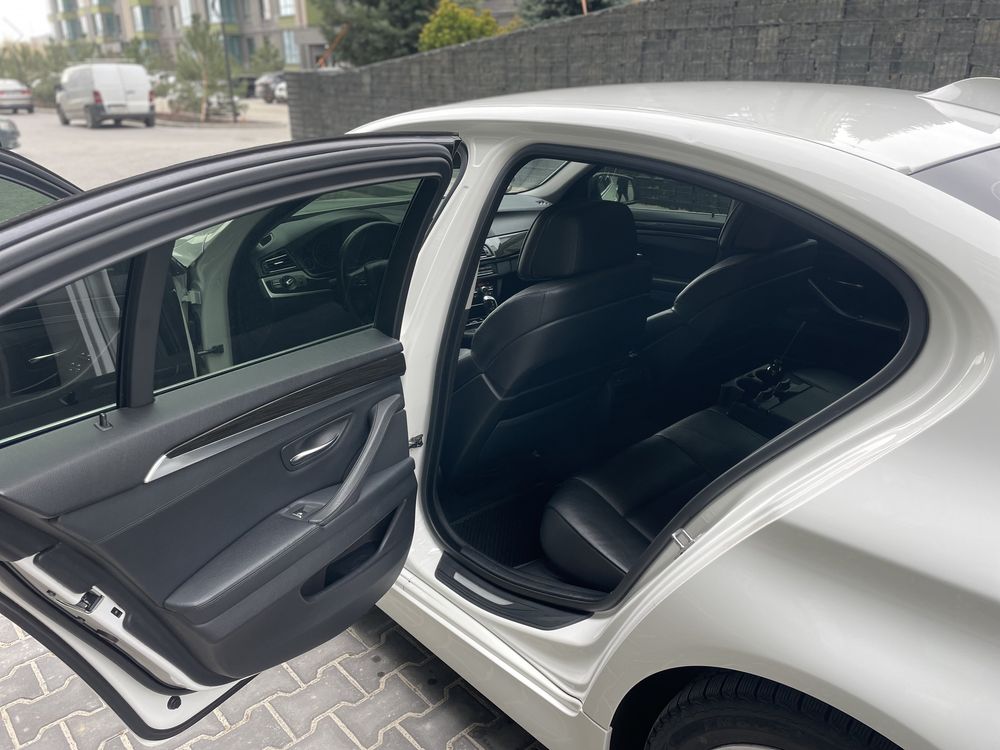 BMW-5 F10 523I.