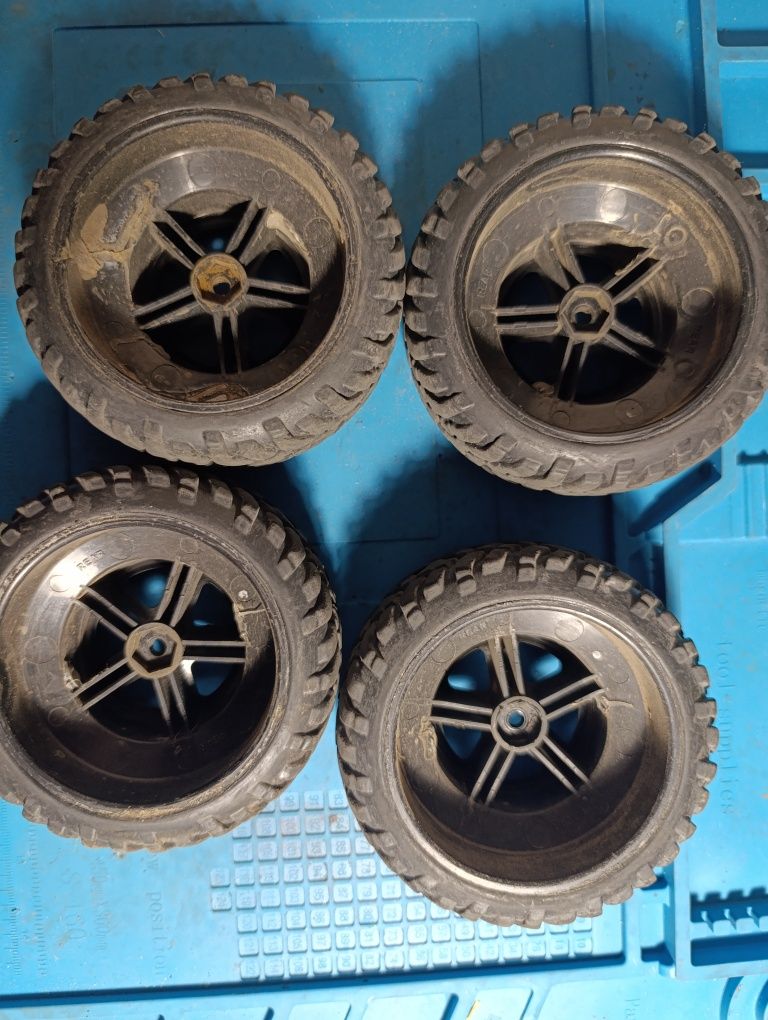 Продам колеса  traxxas slash 4х4 трх