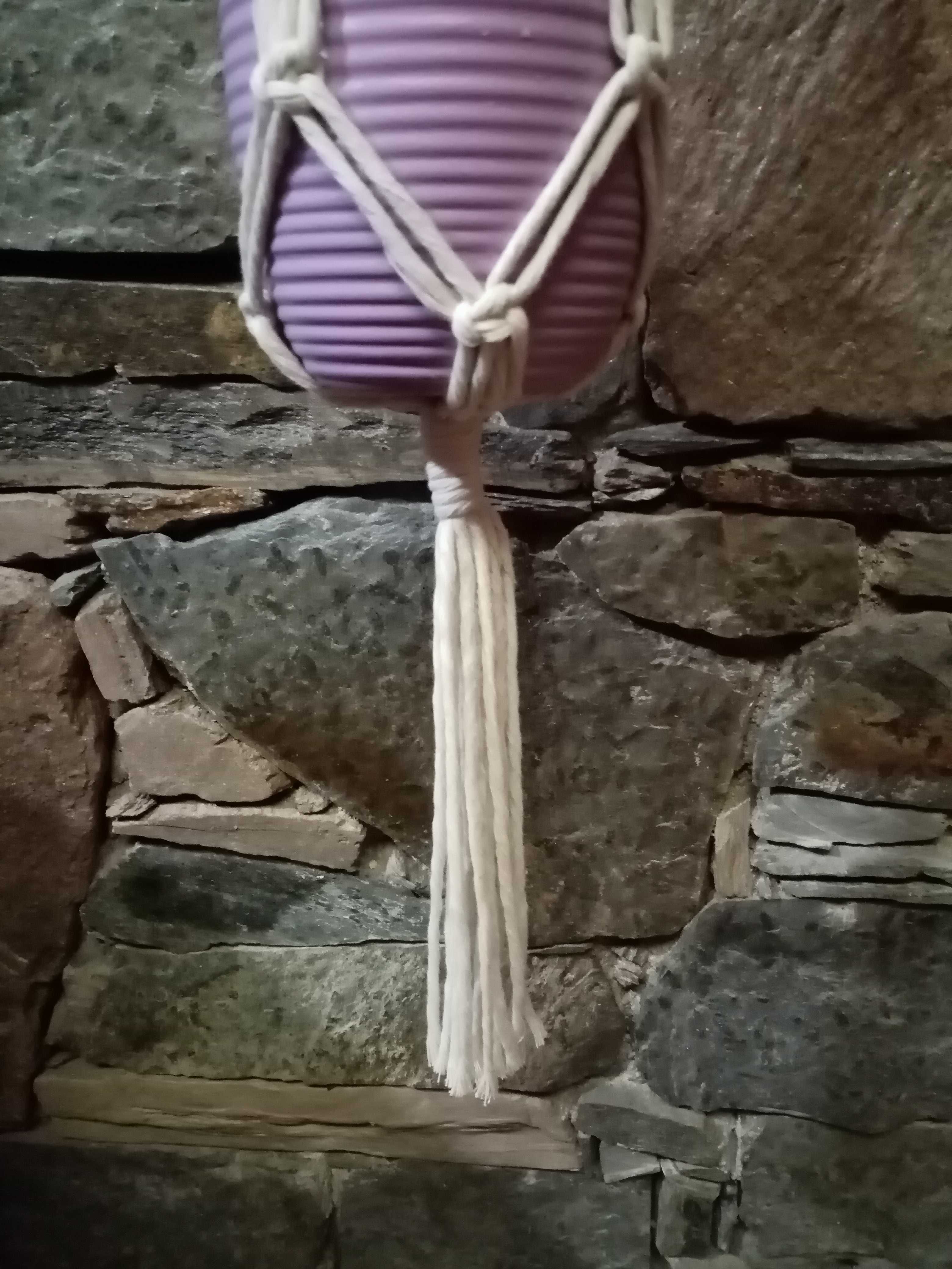 Suporte para vasos em macramé