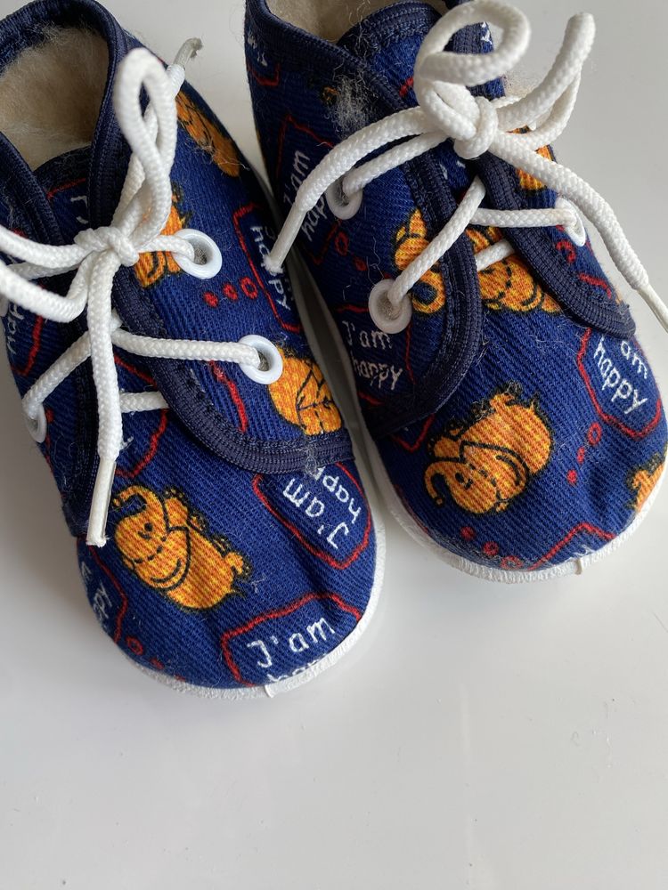 Buciki ocieplane 11 nowe 10,5 cm kapcie dla niemowlaka