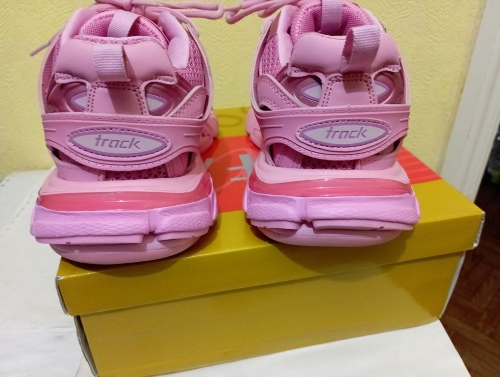 Женские кроссовки Balenciaga Track Pink