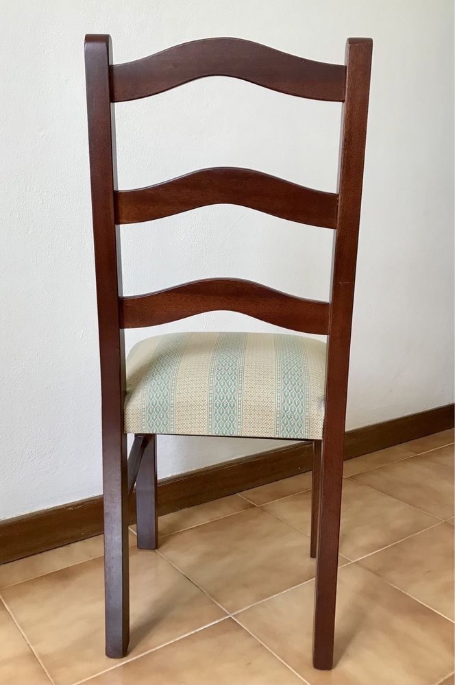 Cadeira de quarto antiga com tecido