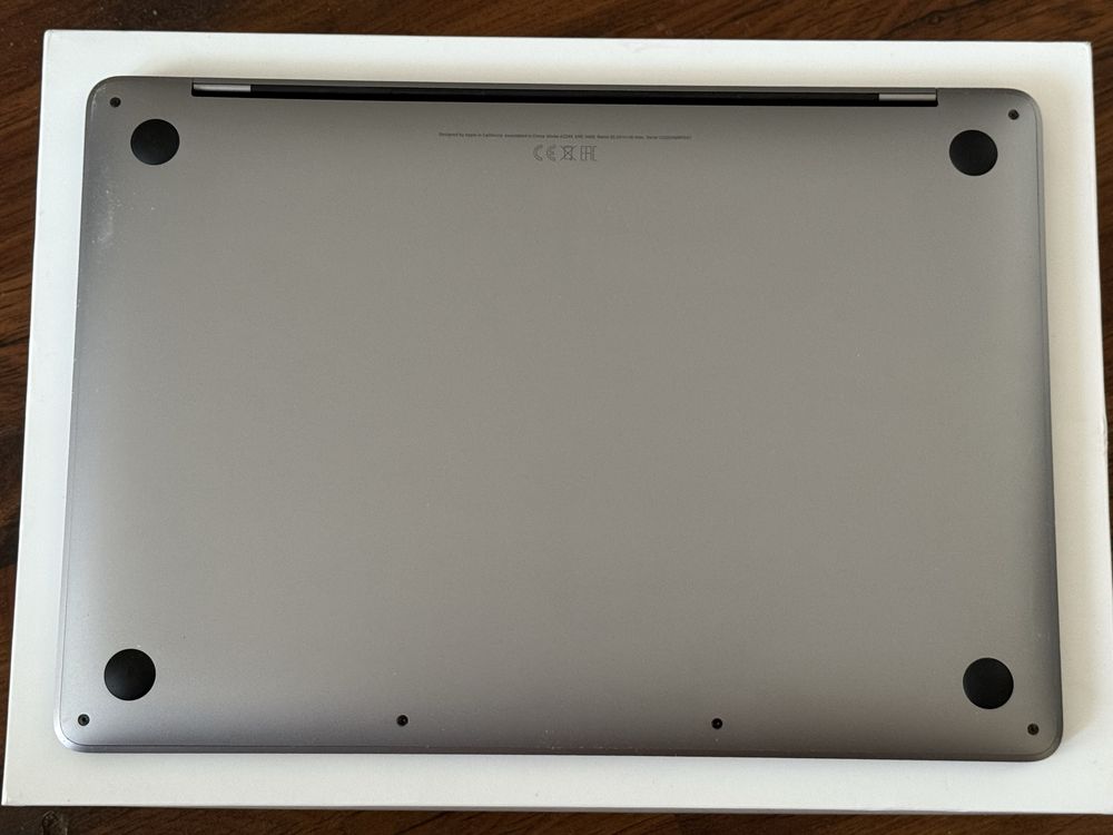 Macbook Pro 13 2020r, 8/256GB, bez blokad, komplet