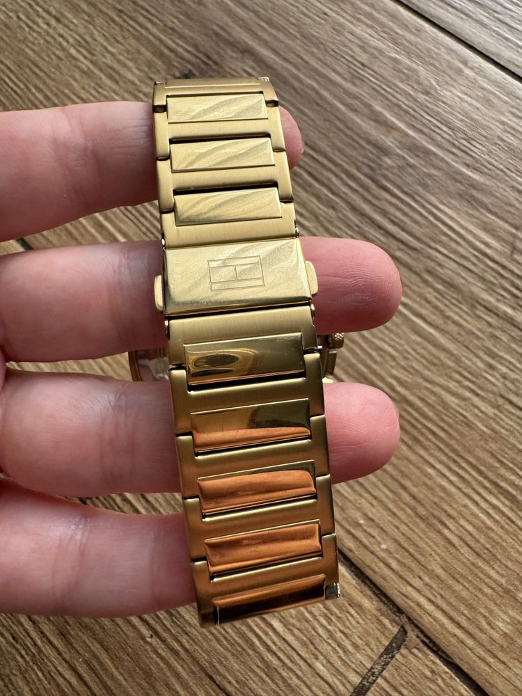 Zegarek analogowy Tommy Hilfiger oryginalny, złoty męski kwarcowy