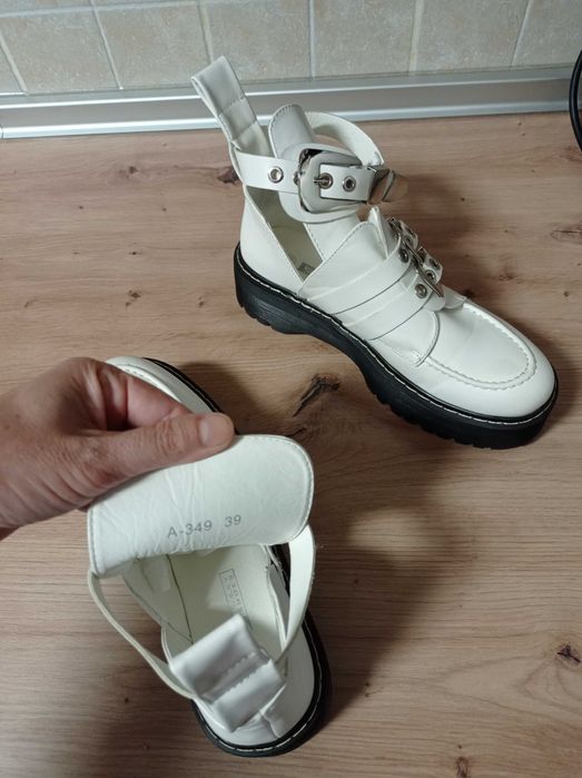 Sapatos de plataforma abertos