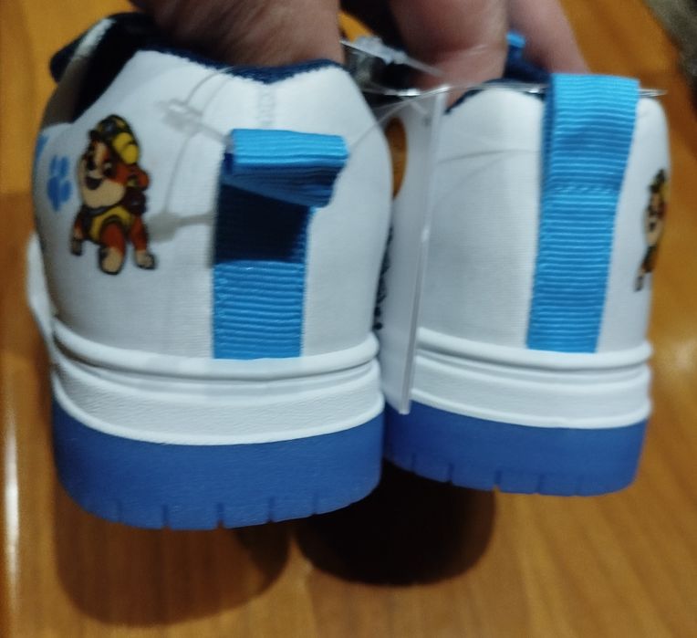Buty sportowe Paw Patrol ze świecącą podeszwą rozmiar 29 Nowe