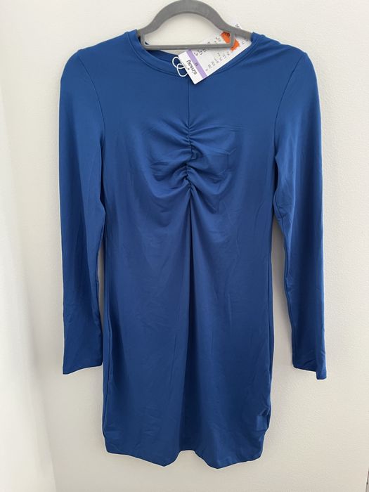 nowa niebieska krótka sukienka z długim rękawem