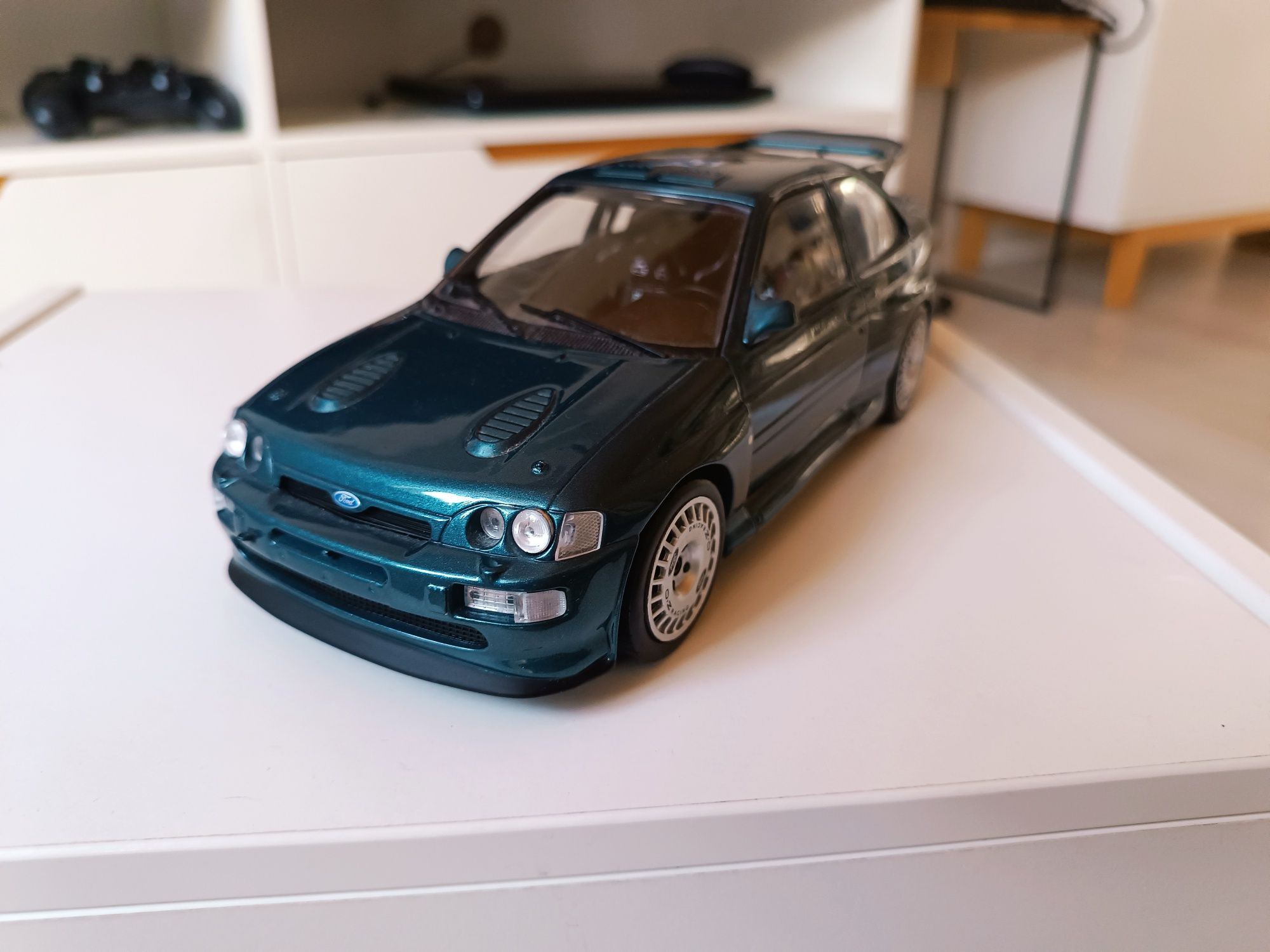 Ford Escort RS cosworth skala 1/18
