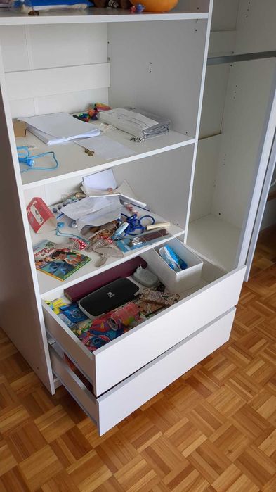 Guarda-roupa com espelho grande