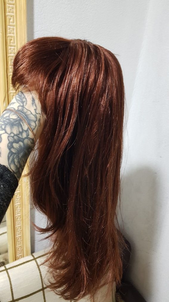 Продам перуку (Бордового кольору)