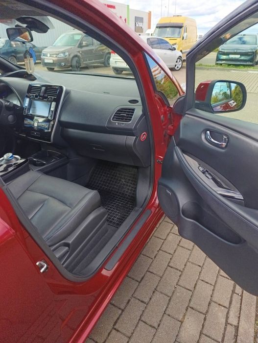 Продам машину Ніссан ліф 2016