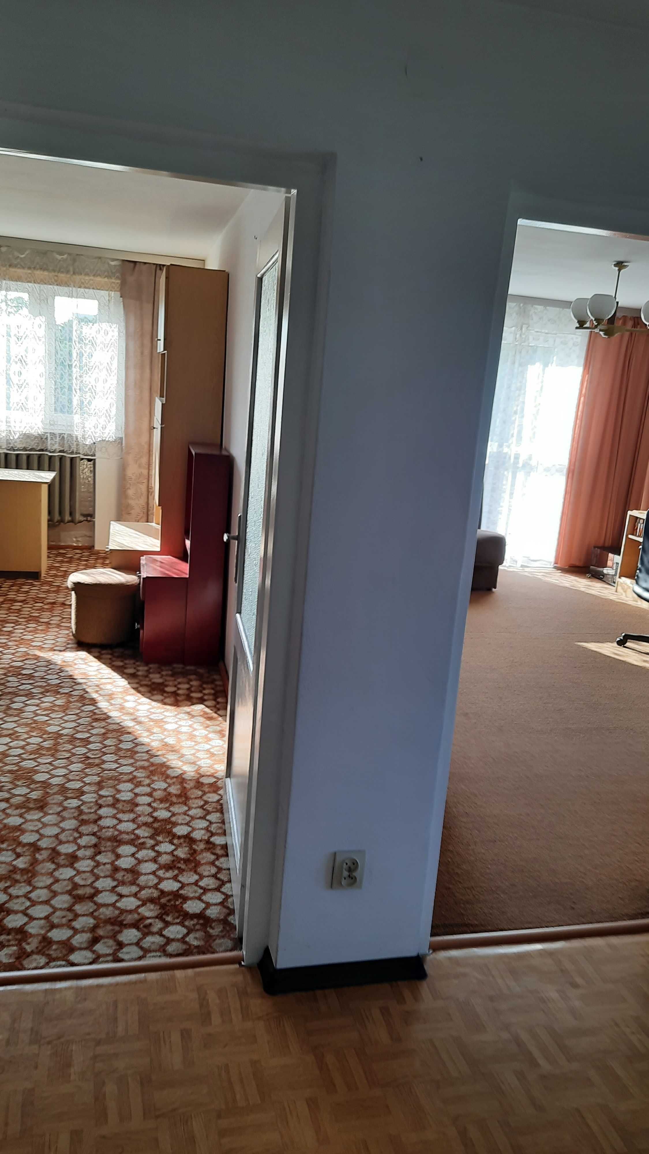 pokój w dwupokojowym mieszkaniu przy Szpitalu Jaczewskiego