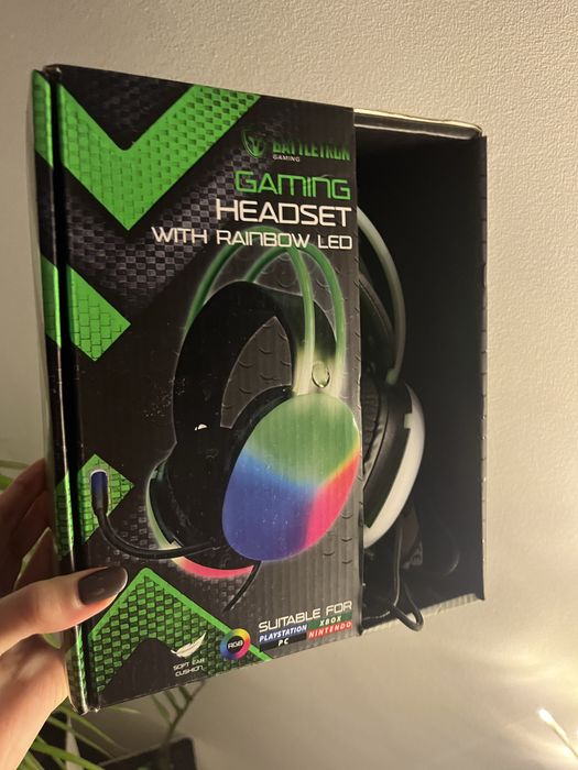 Навушники світяться