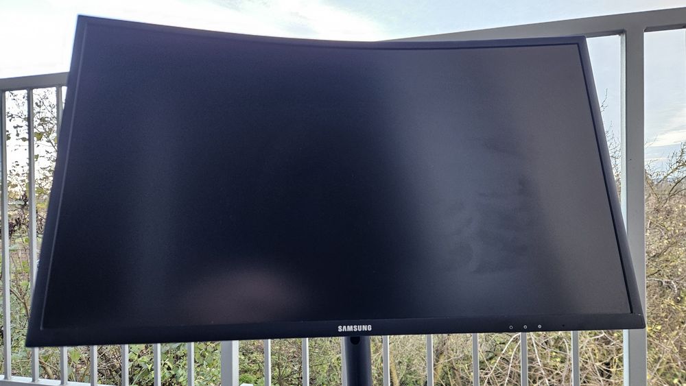 Zakrzywiony monitor gameingowy 144hz fullhd