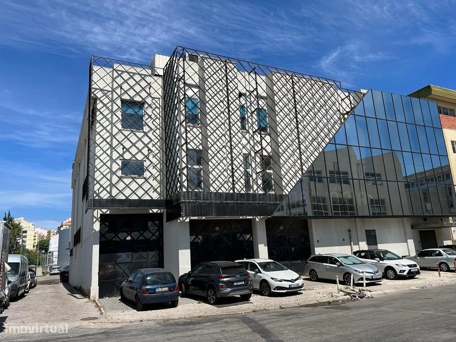 PRIOR VELHO - Edifício Armazém com 4.830 m², composto por 5 Pisos, ...