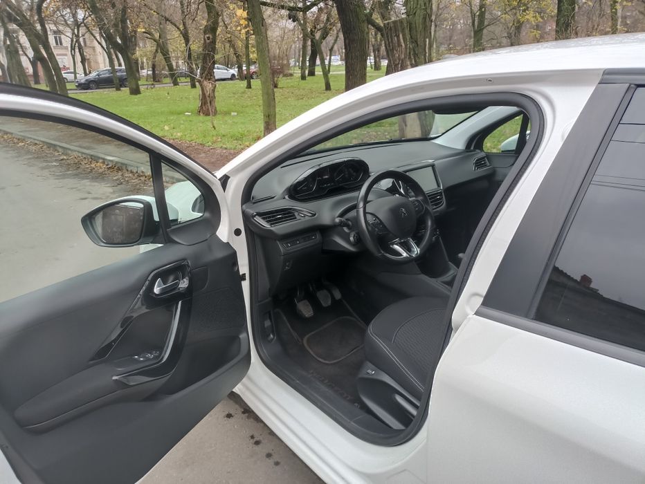 Peugeot 208 2020 року