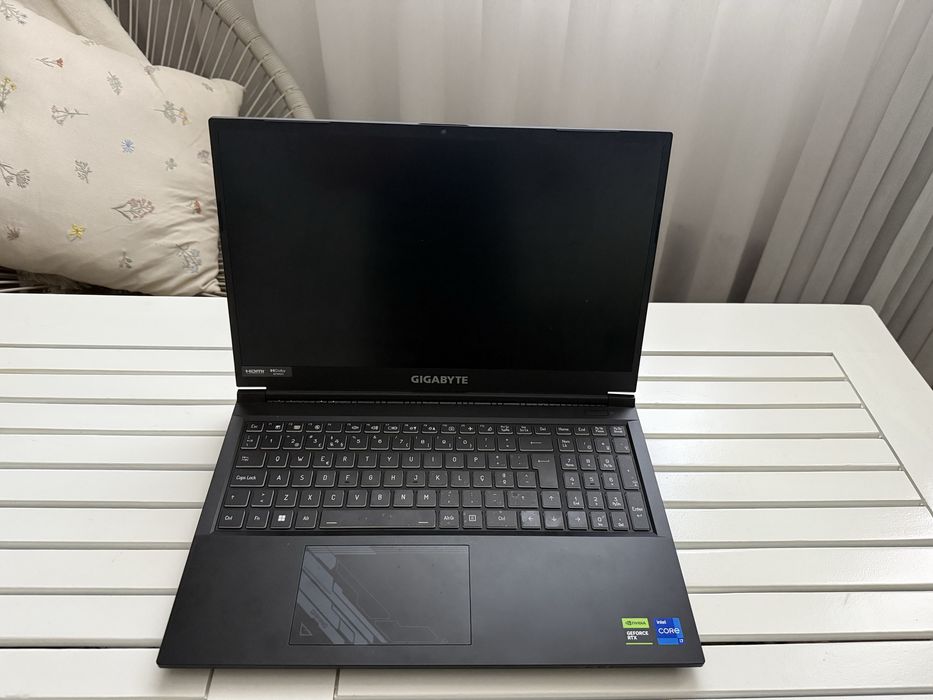 Portátil gaming gigabyte 15.6 “G5 MF5-H2PT354KD black